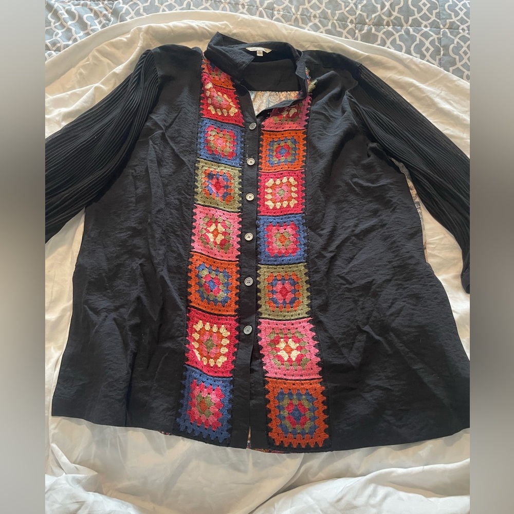 John Mark Black and Red 3/4 Sleeve Mandarin Collar Top